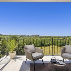 Luxury 4-Bedroom Villa with generous sized Infinity Pool near Buje, Istria. Sleeps 8